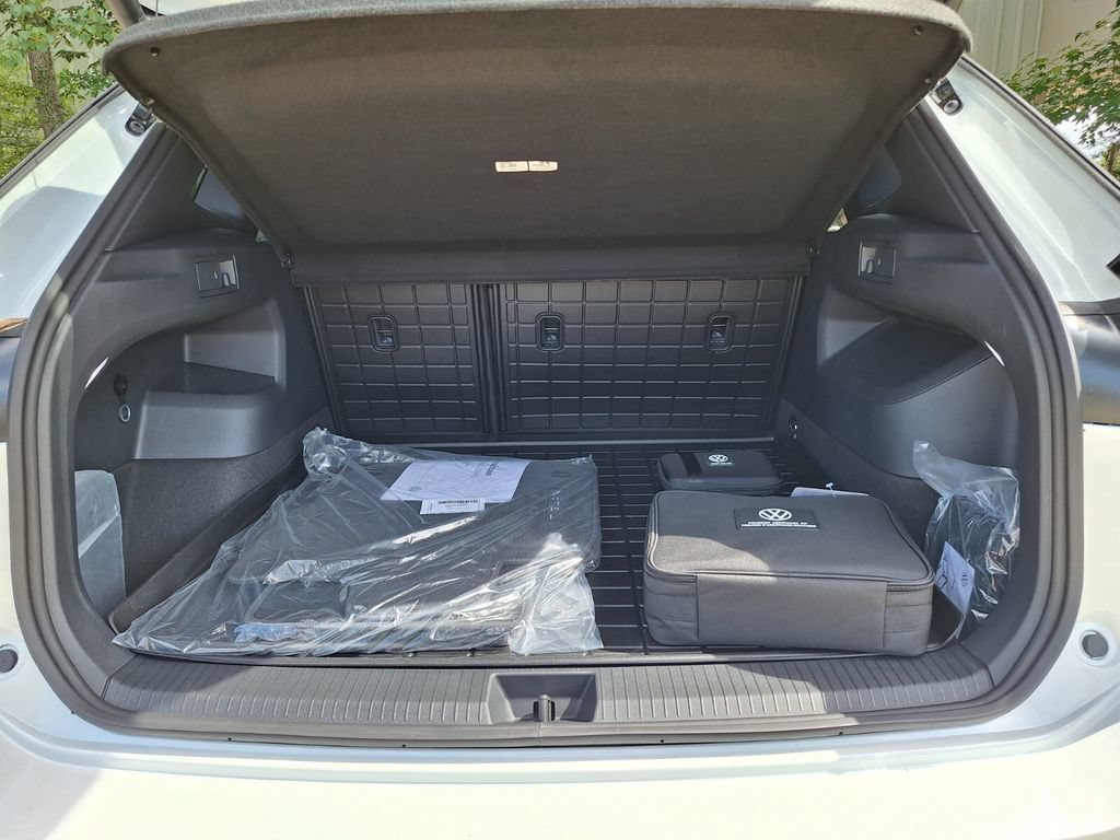 New 2026 Volkswagen Tiguan SEL R-Line AWD/4WD image 17