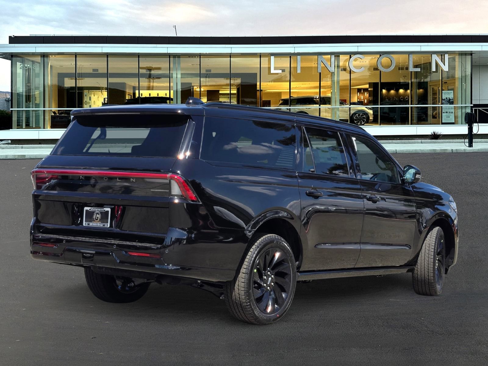 New 2026 Lincoln Navigator L Reserve AWD/4WD image 4