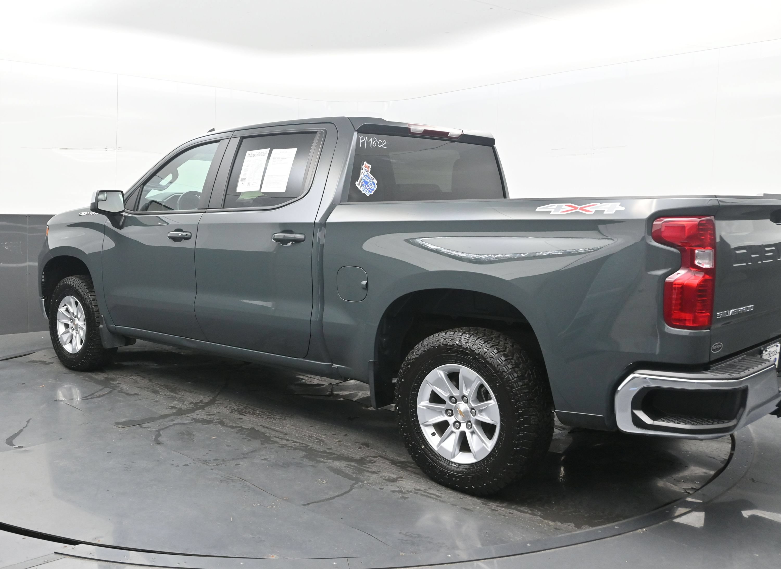 Used 2025 Chevrolet Silverado 1500 LT AWD/4WD image 8