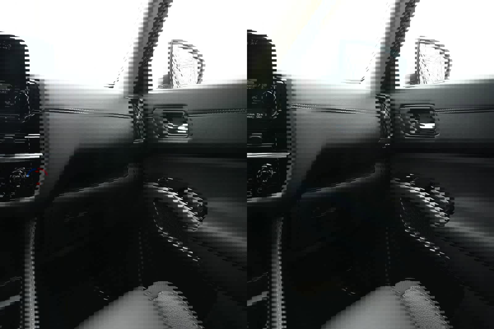 Used 2025 Nissan Pathfinder SL image 8