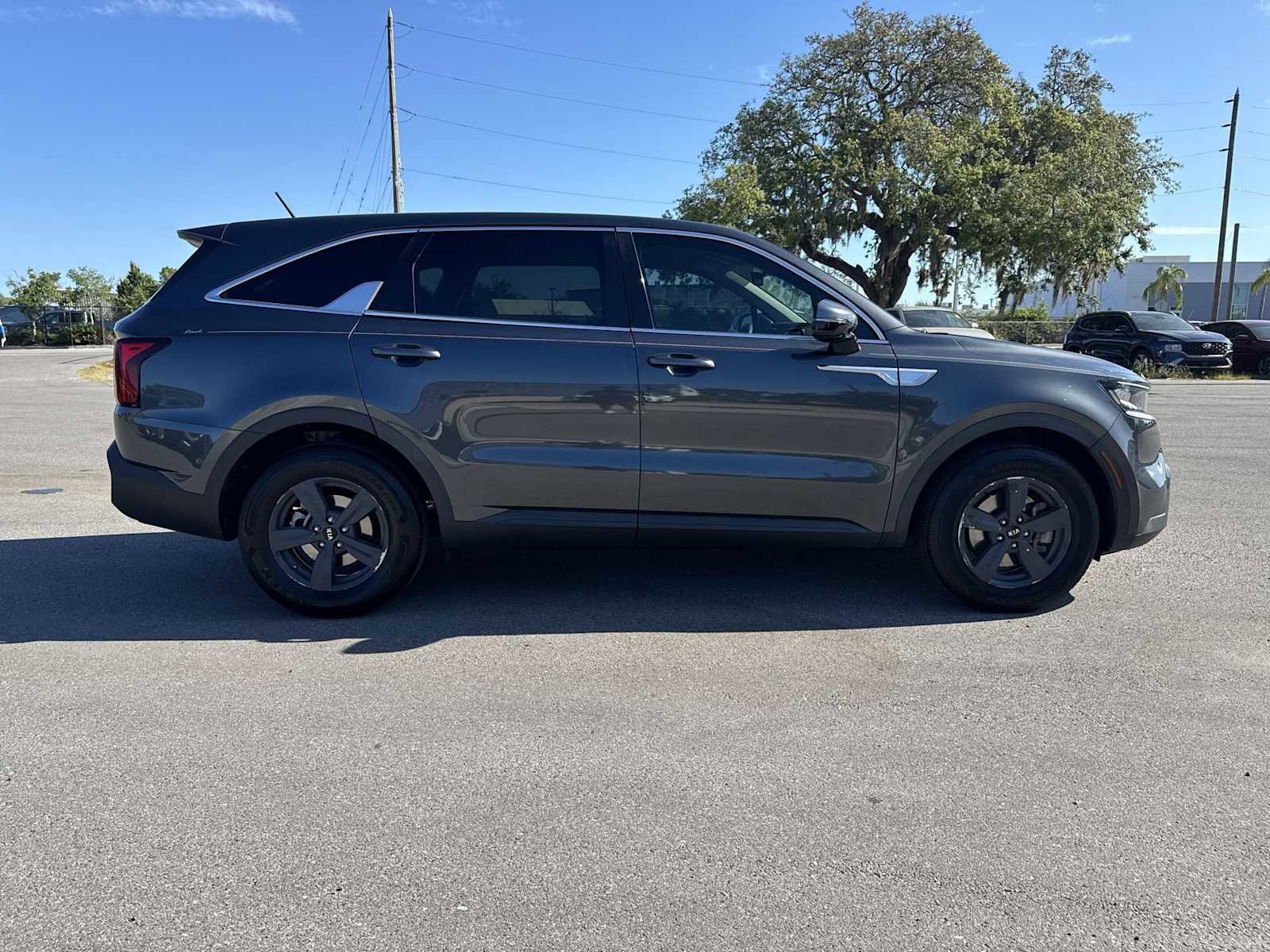 Used 2021 Kia Sorento LX FWD image 8