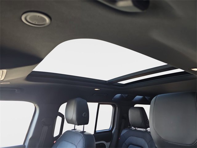 Certified 2021 Land Rover Defender 110 X-Dynamic SE image 31