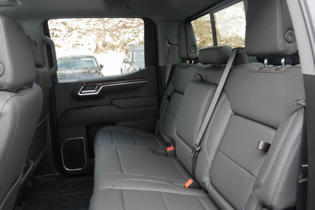 New 2026 Chevrolet Silverado 1500 RST w/ Redline Edition AWD/4WD image 29