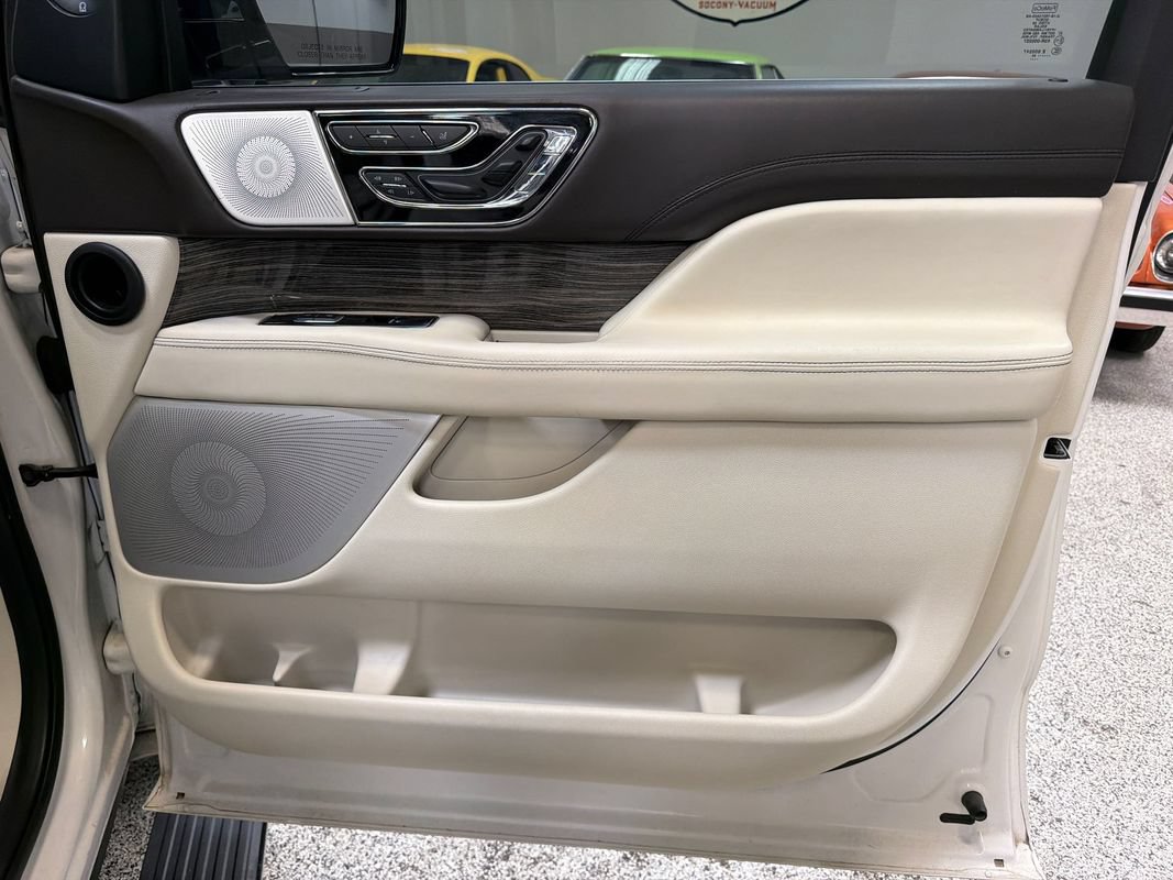 Used 2020 Lincoln Navigator Black Label w/ Cargo Convenience Package AWD/4WD image 43