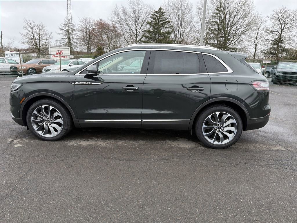 Certified 2022 Lincoln Nautilus Reserve image 2