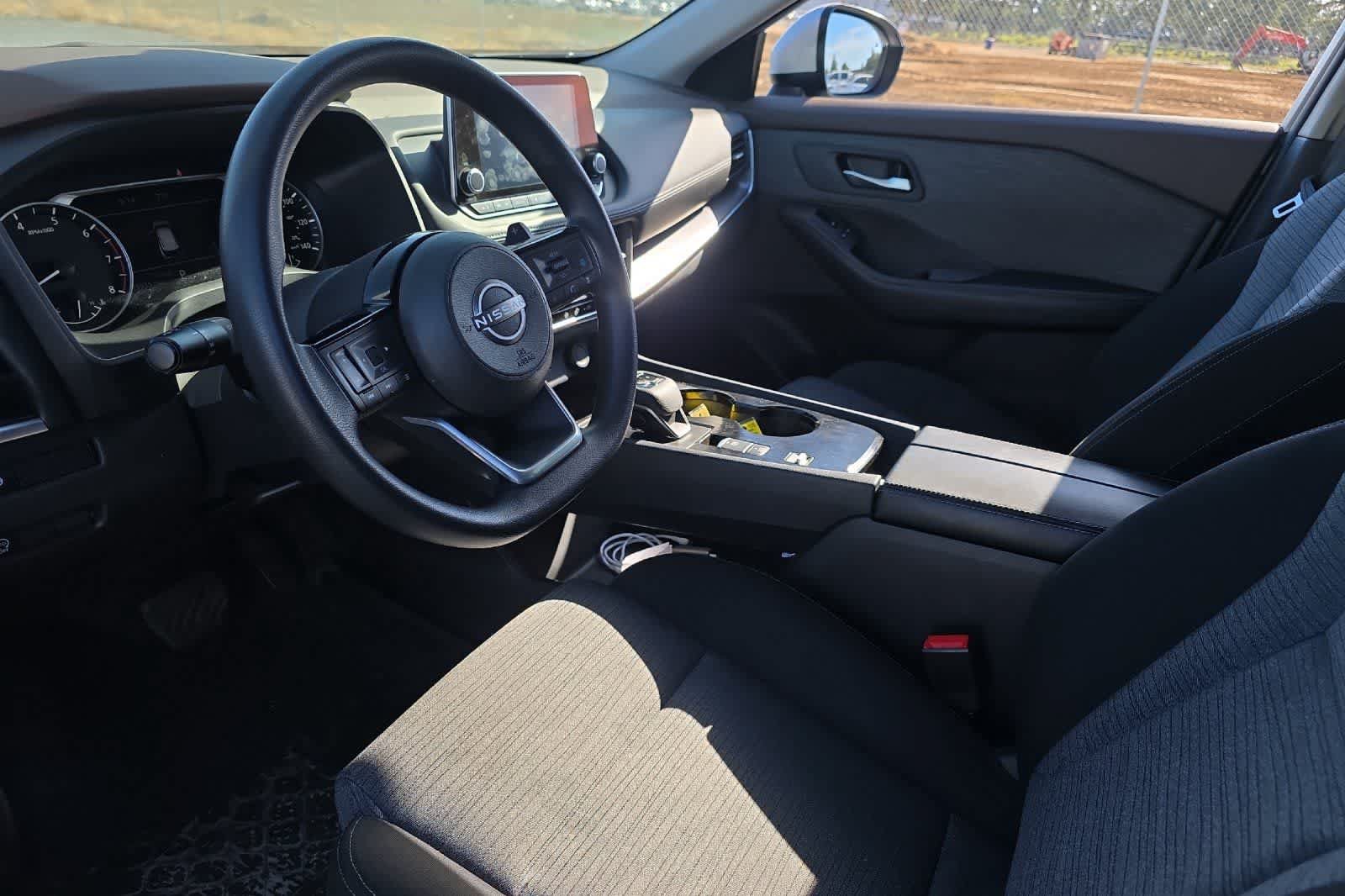 Used 2023 Nissan Rogue SV FWD image 14