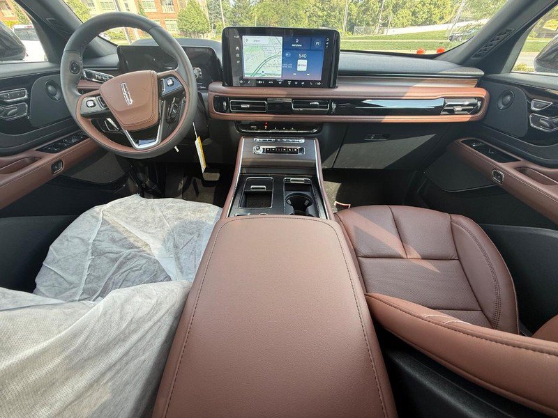 New 2027 Lincoln Aviator Reserve w/ Jet Appearance Package AWD/4WD image 9