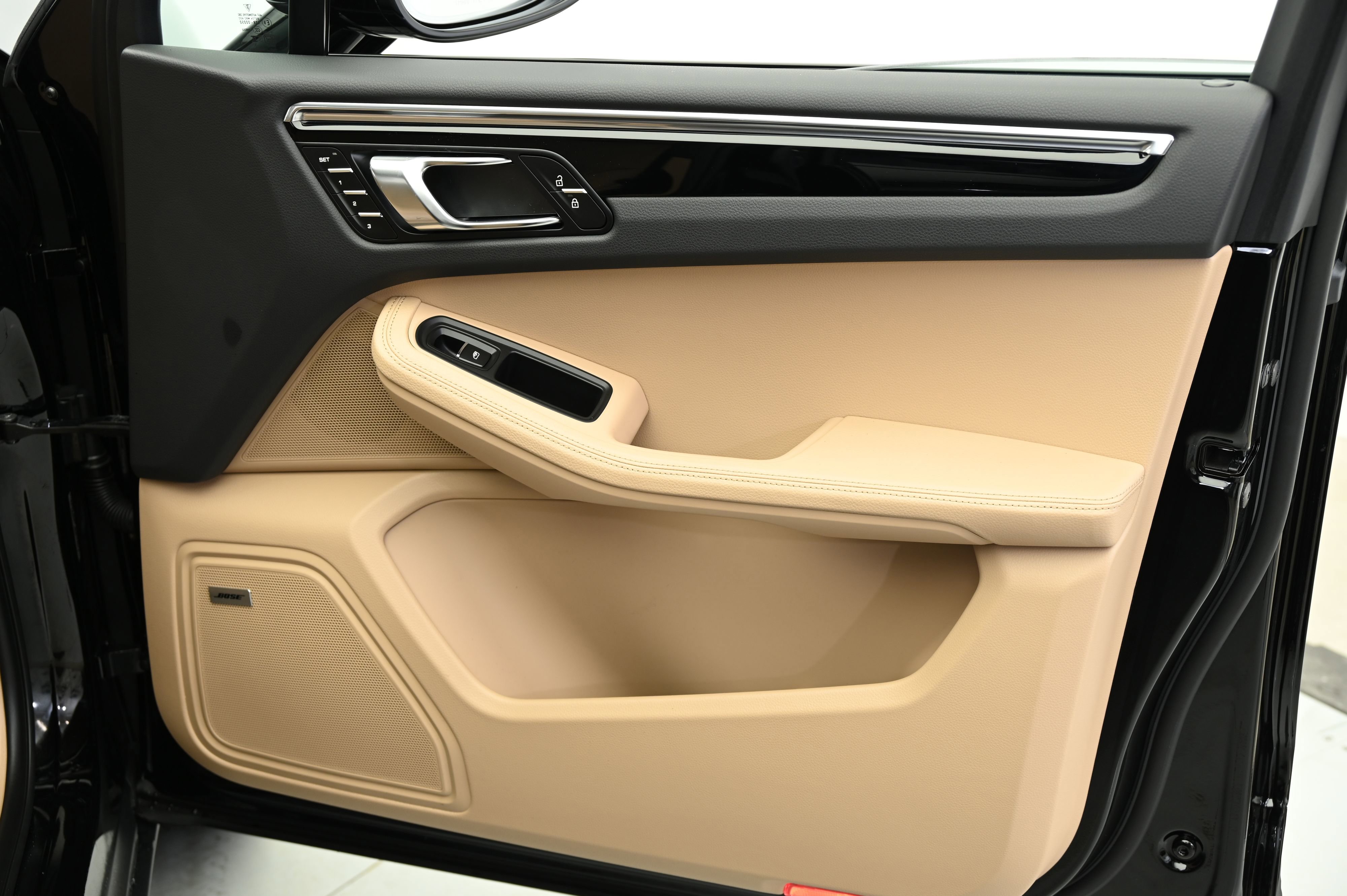 Used 2025 Porsche Macan image 27