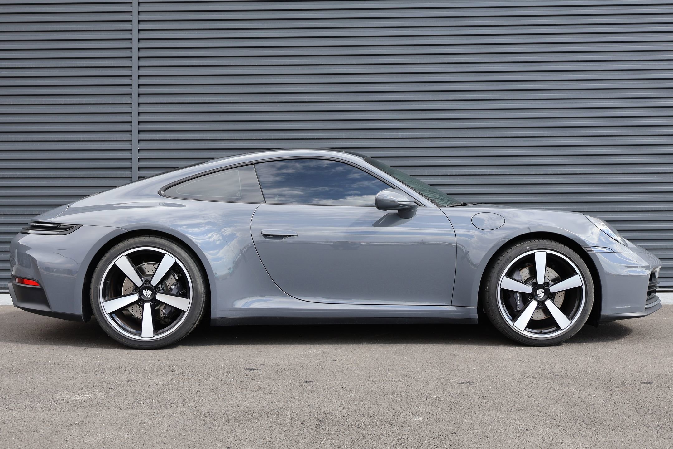 Certified 2025 Porsche 911 Carrera image 9