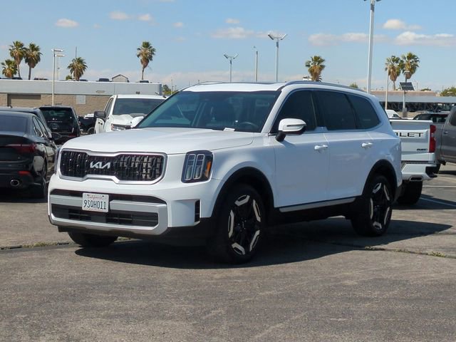 Used 2025 Kia Telluride EX w/ EX Captain's Chair Package FWD image 4