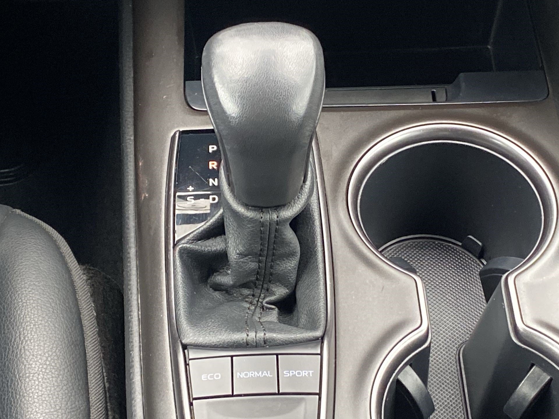 Used 2022 Toyota Camry SE image 19