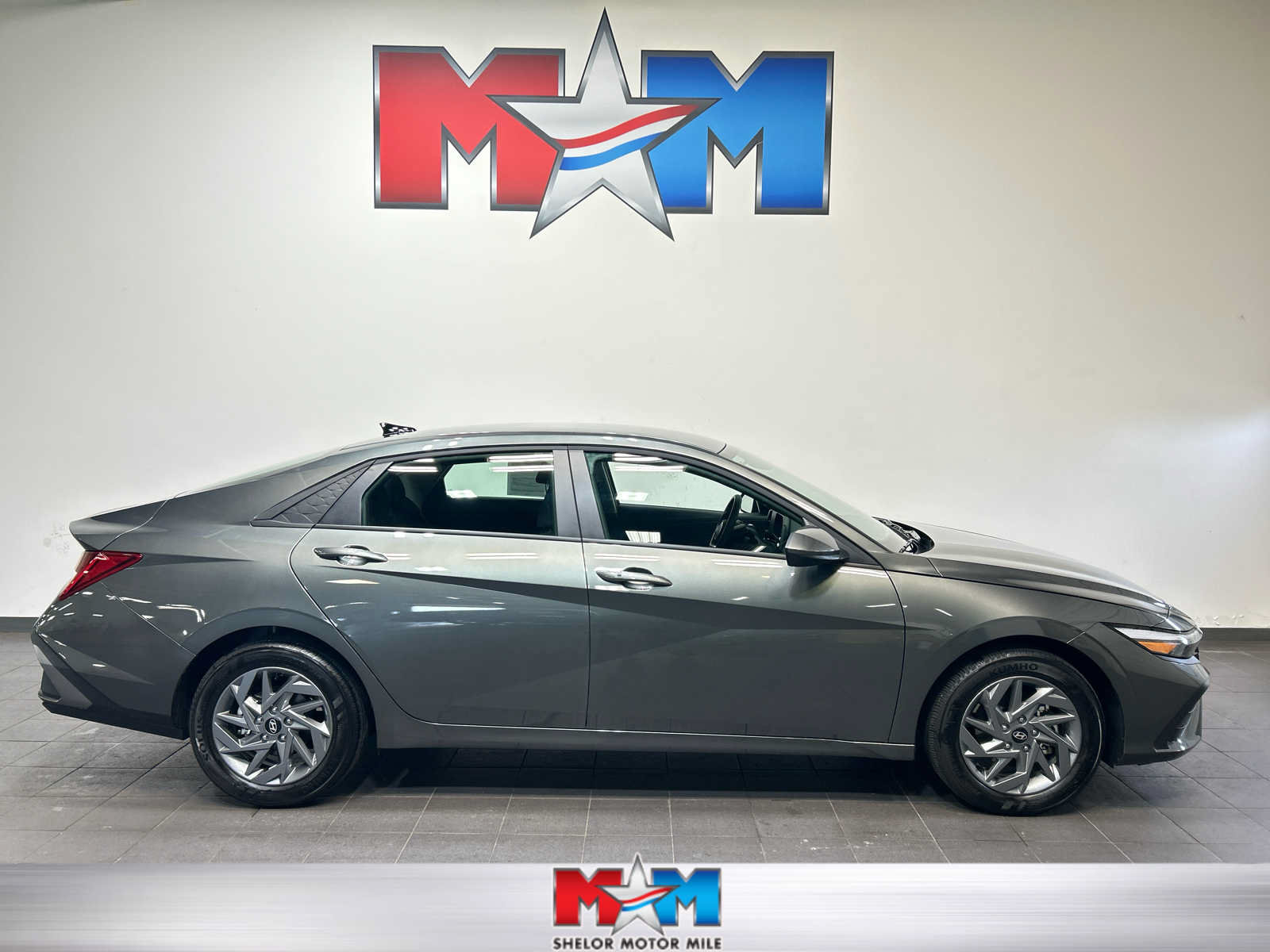 Used 2026 Hyundai Elantra Hybrid w/ Cargo Package FWD image 1