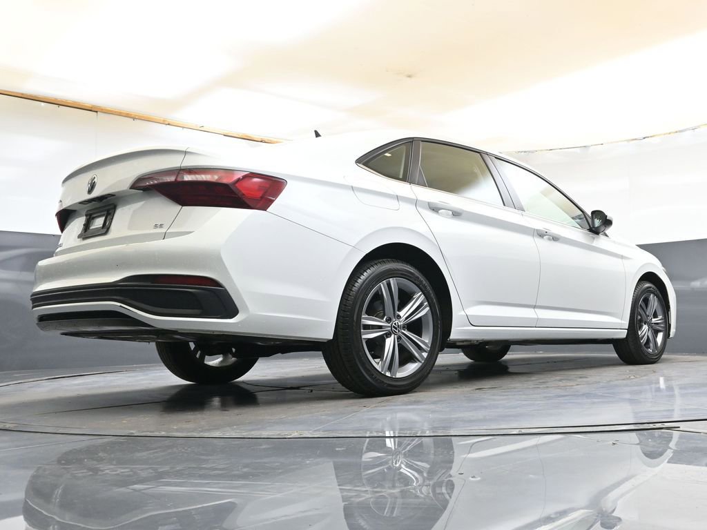 Used 2023 Volkswagen Jetta SE w/ Panoramic Sunroof Package FWD image 33