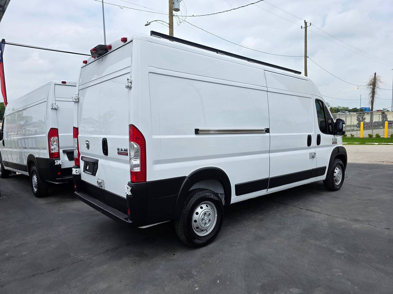 Used 2020 RAM ProMaster 2500 w/ Premium Appearance Group FWD image 6