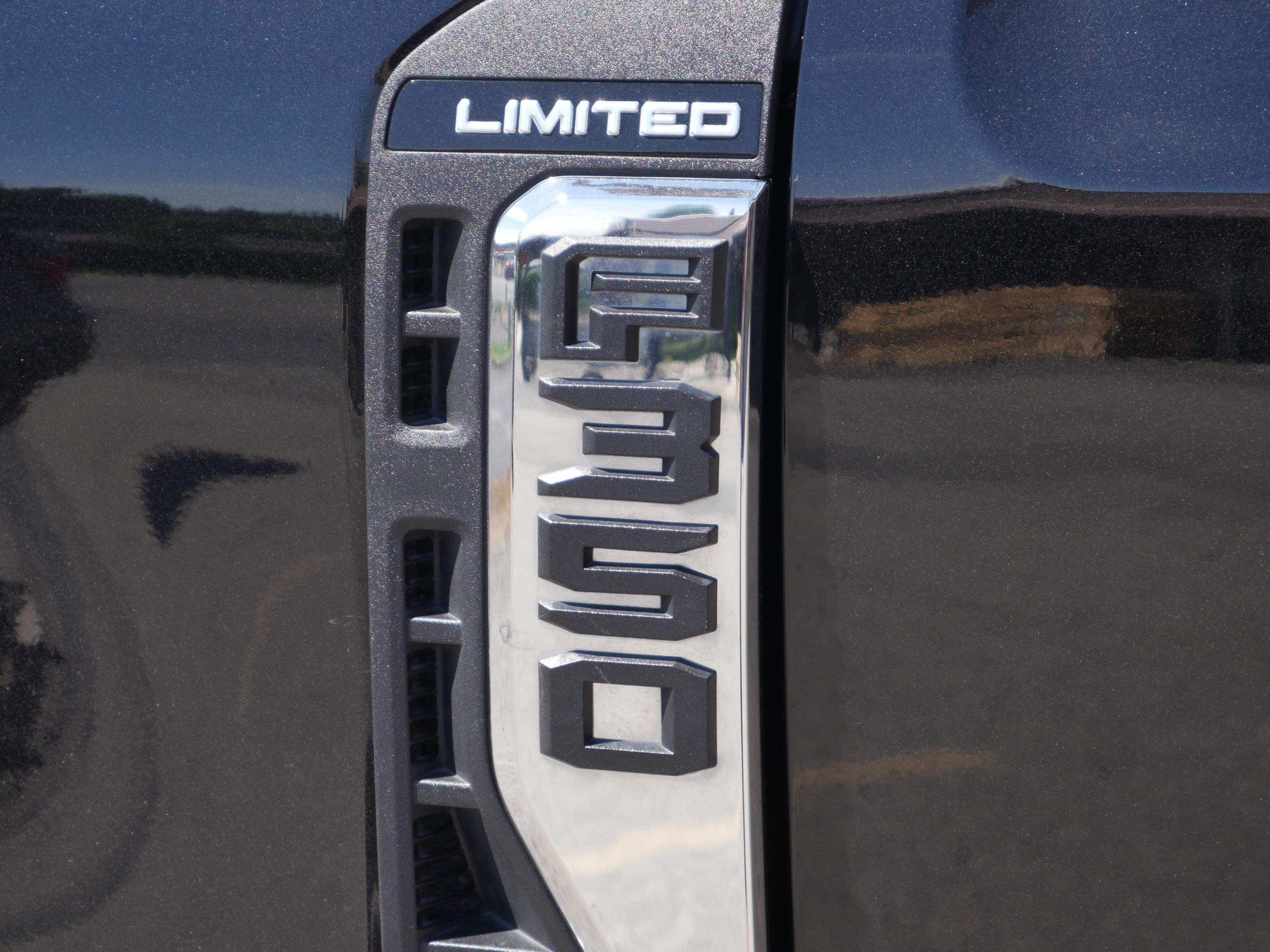 Certified 2024 Ford F350 Limited w/ FX4 Off-Road Package AWD/4WD image 20