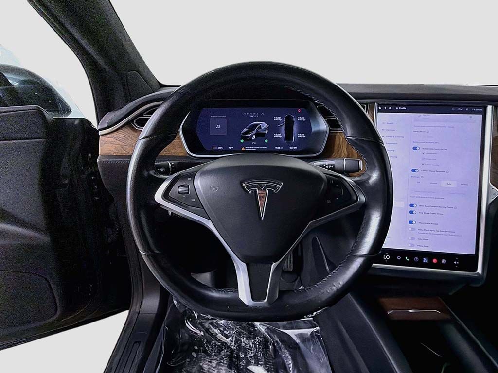 Used 2017 Tesla Model X 90D AWD/4WD image 32