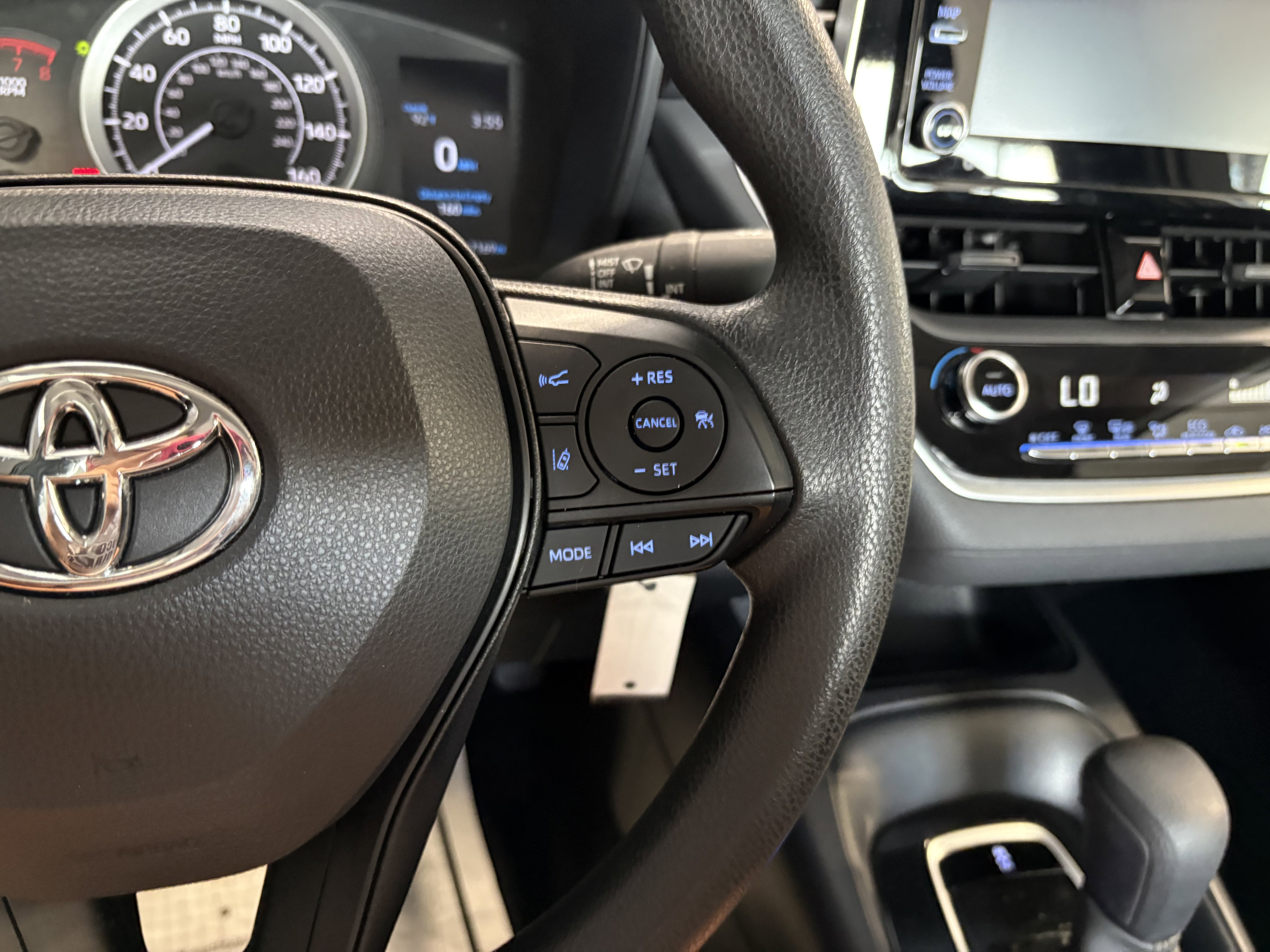 Used 2021 Toyota Corolla LE FWD image 24