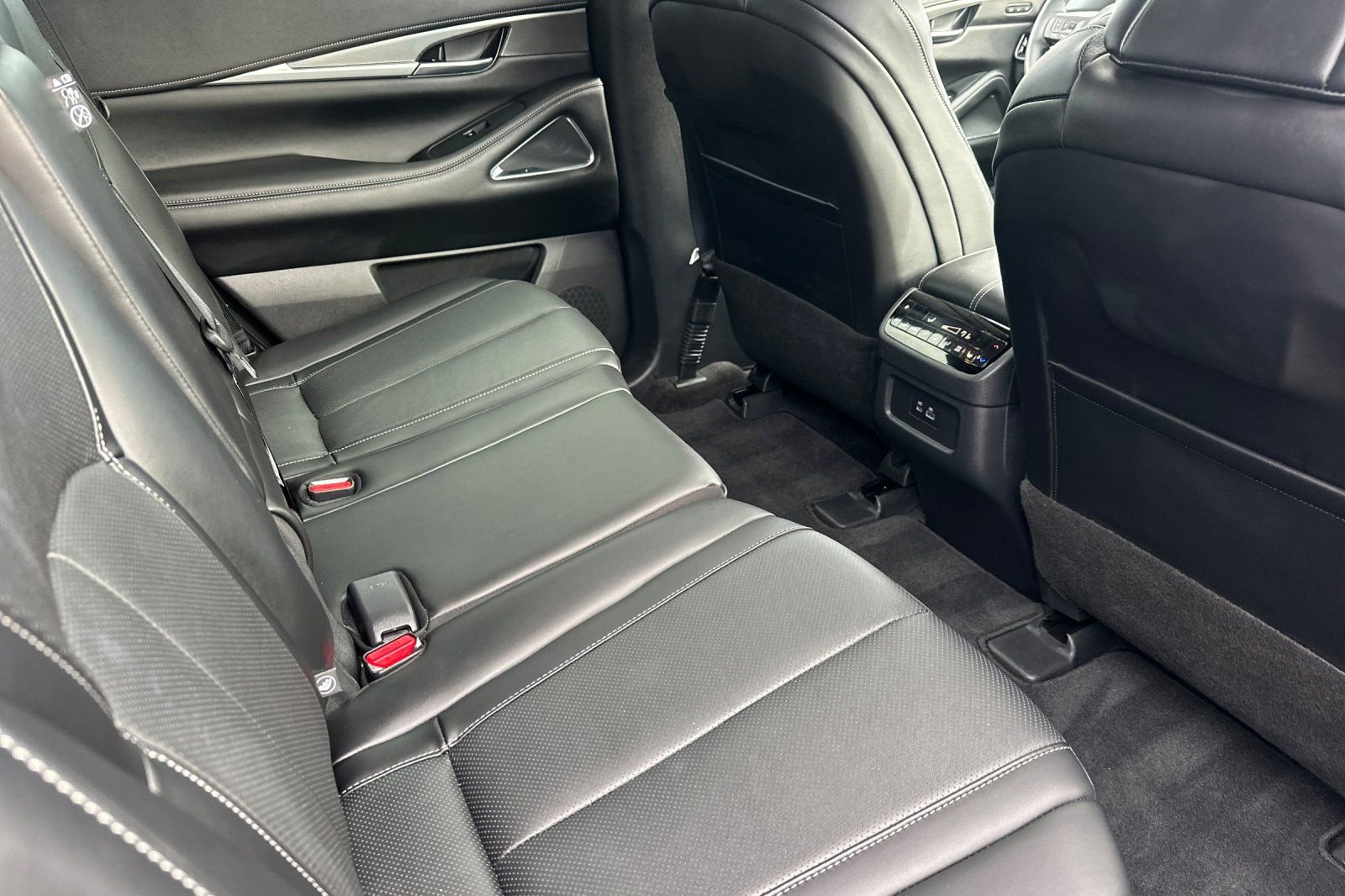 Certified 2025 INFINITI QX60 Luxe w/ Black Edition image 19