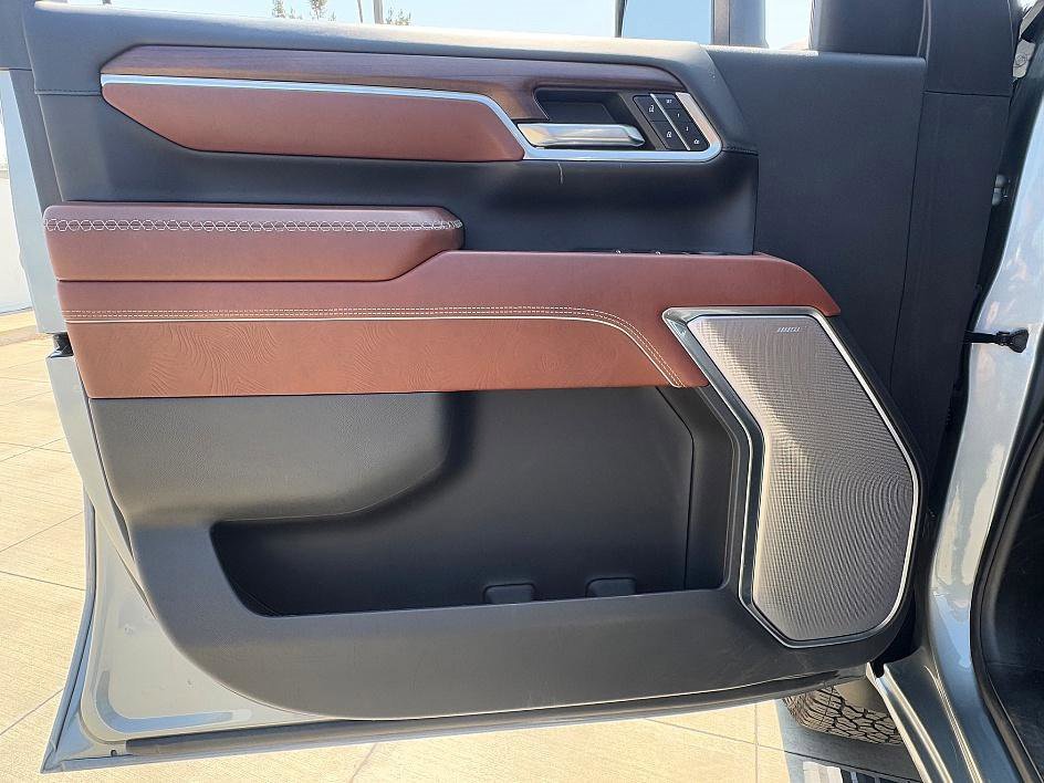 Used 2024 GMC Sierra 2500 Denali Ultimate w/ Max Trailering Package image 17