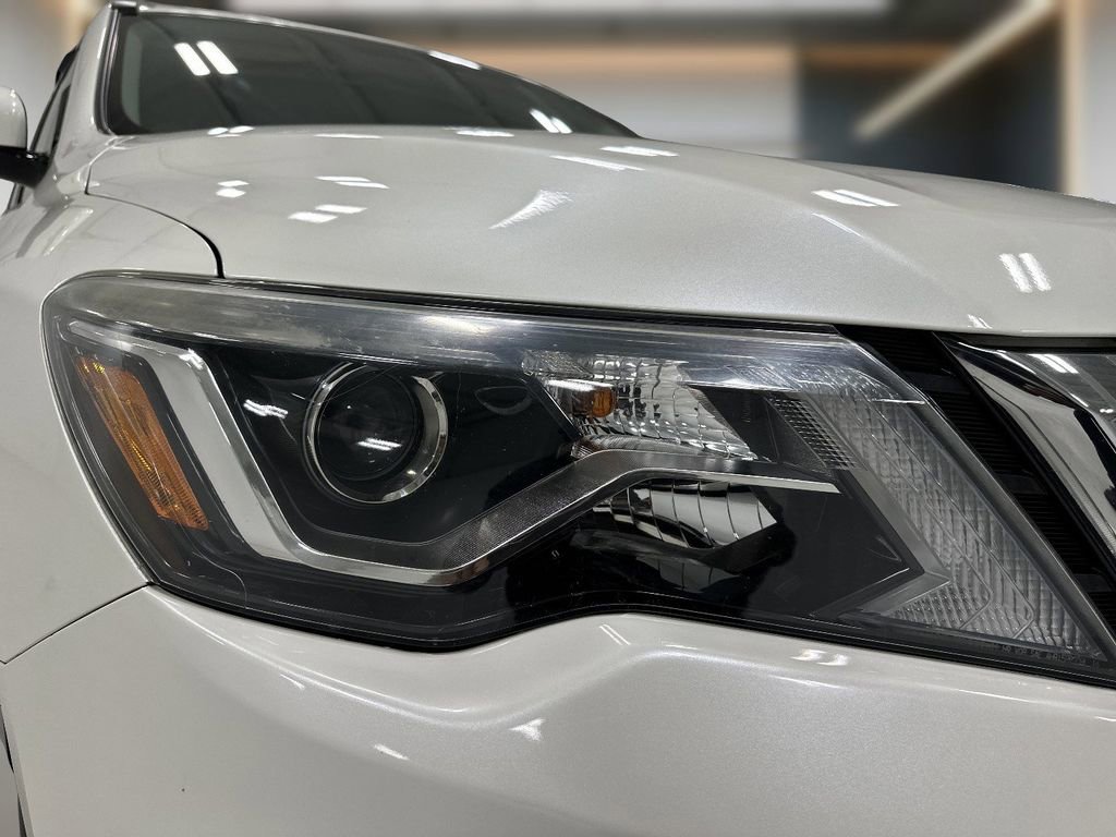Used 2017 Nissan Pathfinder SL w/ SL Tech Package FWD image 10