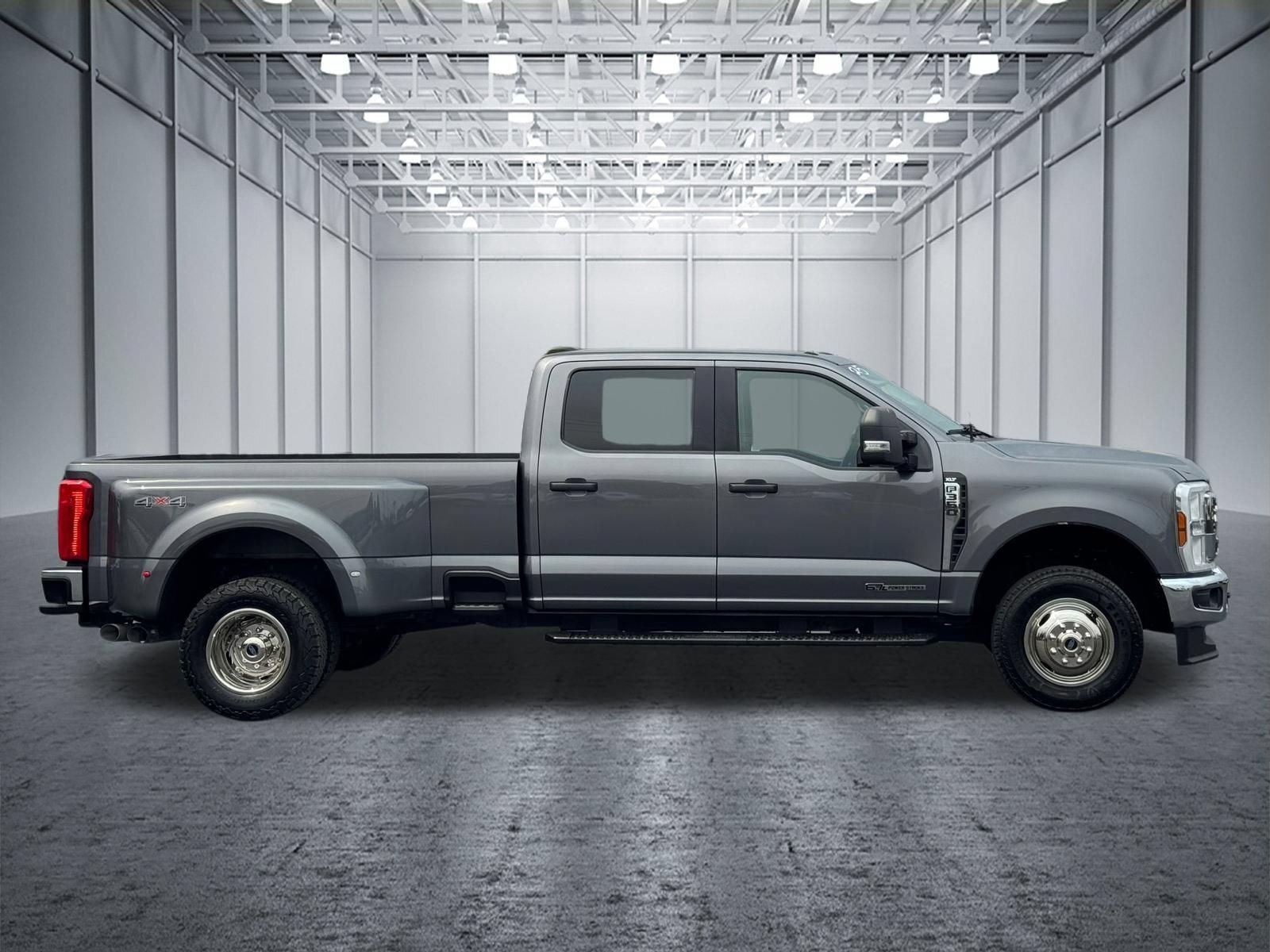 Used 2024 Ford F350 XLT AWD/4WD image 5