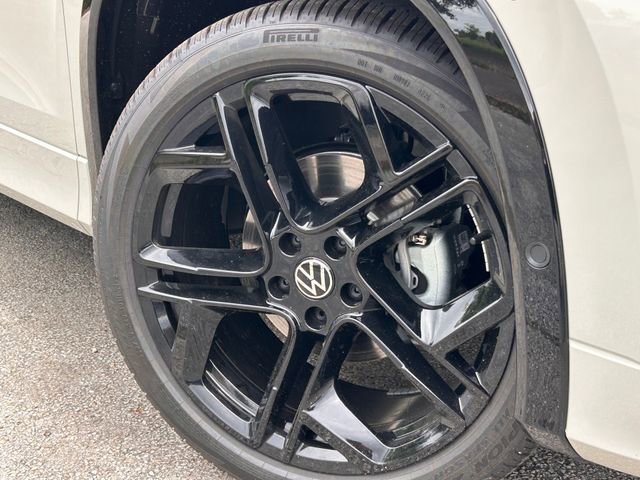 New 2026 Volkswagen Tiguan SE R-Line FWD image 2