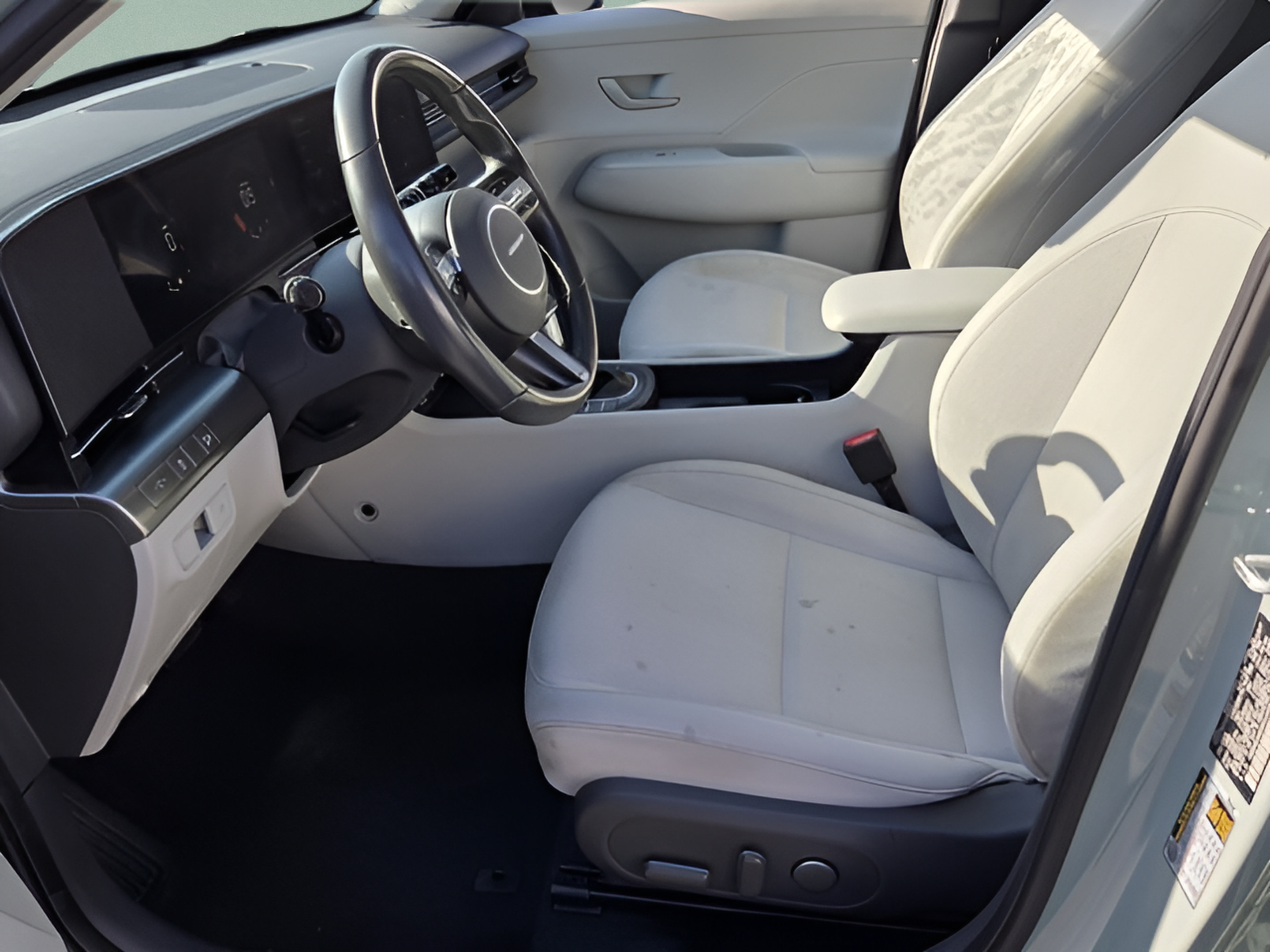 Used 2025 Hyundai Kona SEL FWD image 9