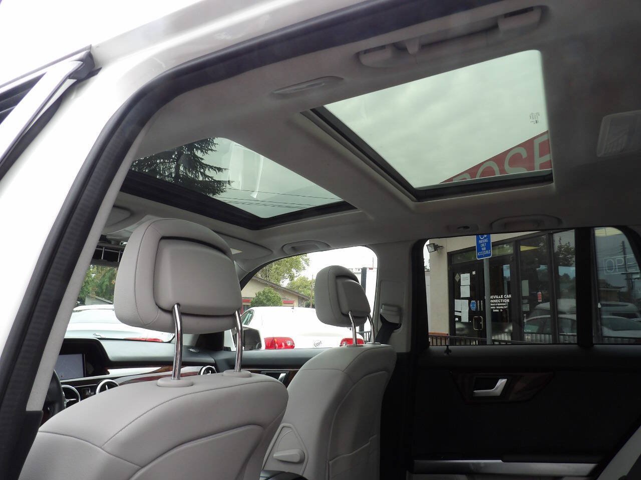 Used 2014 Mercedes-Benz GLK 250 BlueTEC 4MATIC image 10