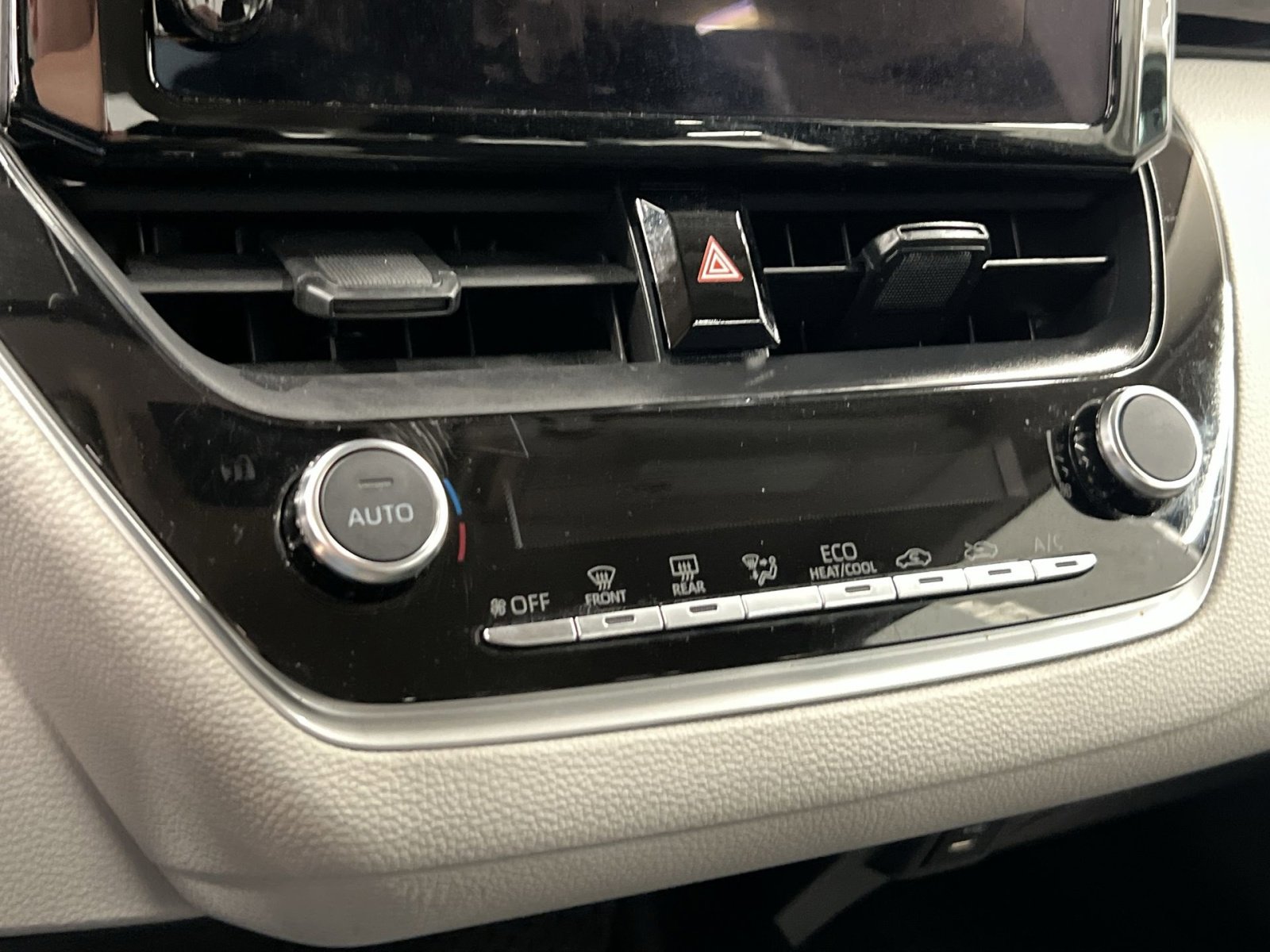 Used 2024 Toyota Corolla LE image 17