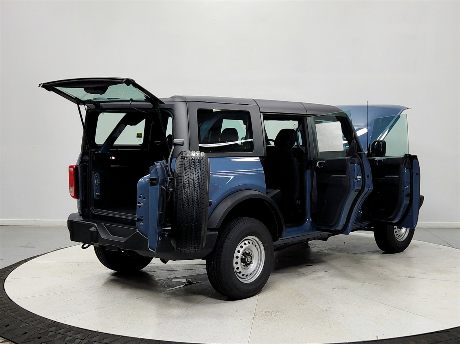 New 2025 Ford Bronco 4-Door image 15