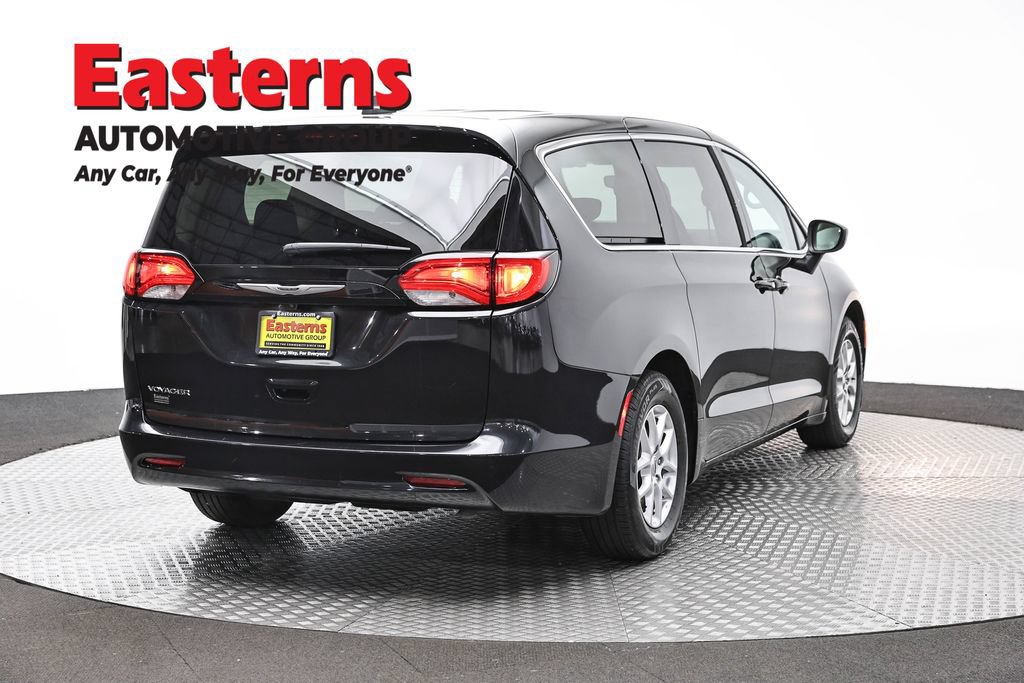 Used 2024 Chrysler Voyager LX FWD image 5