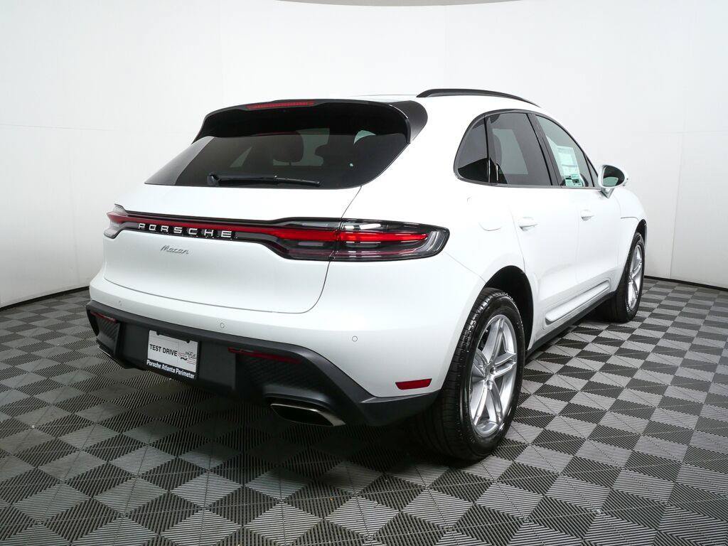 Certified 2026 Porsche Macan AWD/4WD image 29