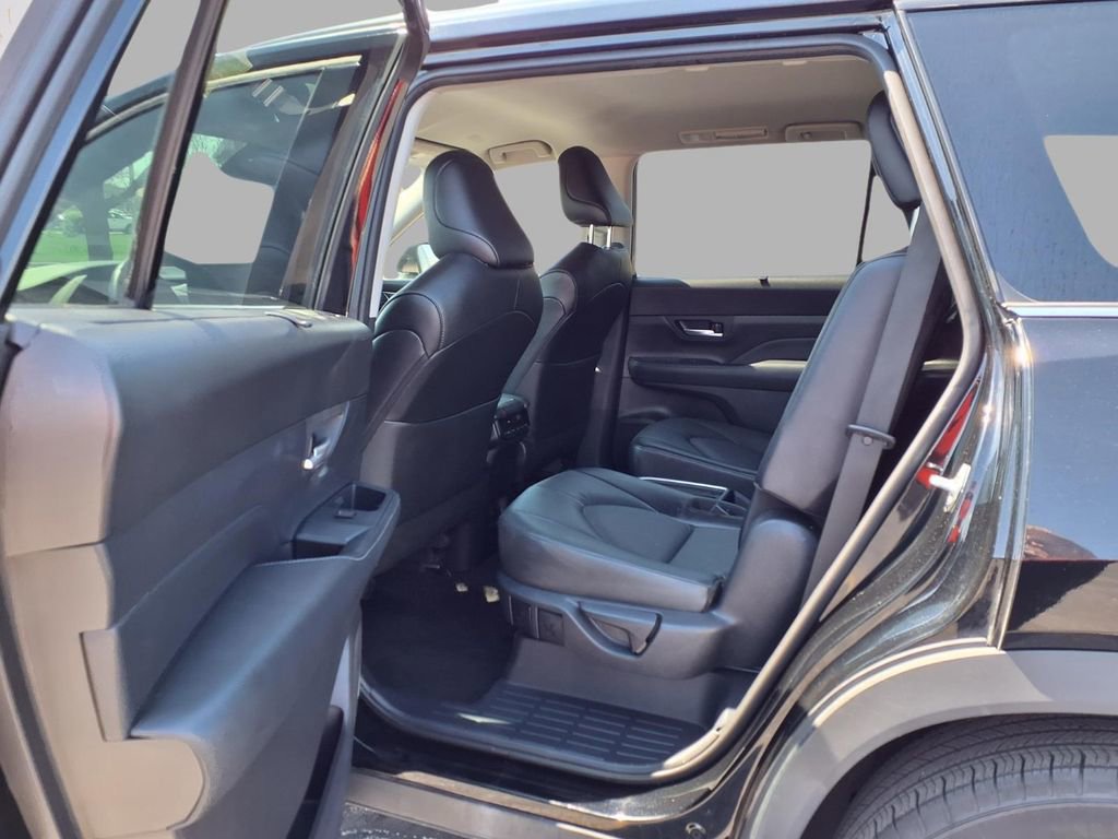 Used 2025 Toyota Grand Highlander AWD image 25