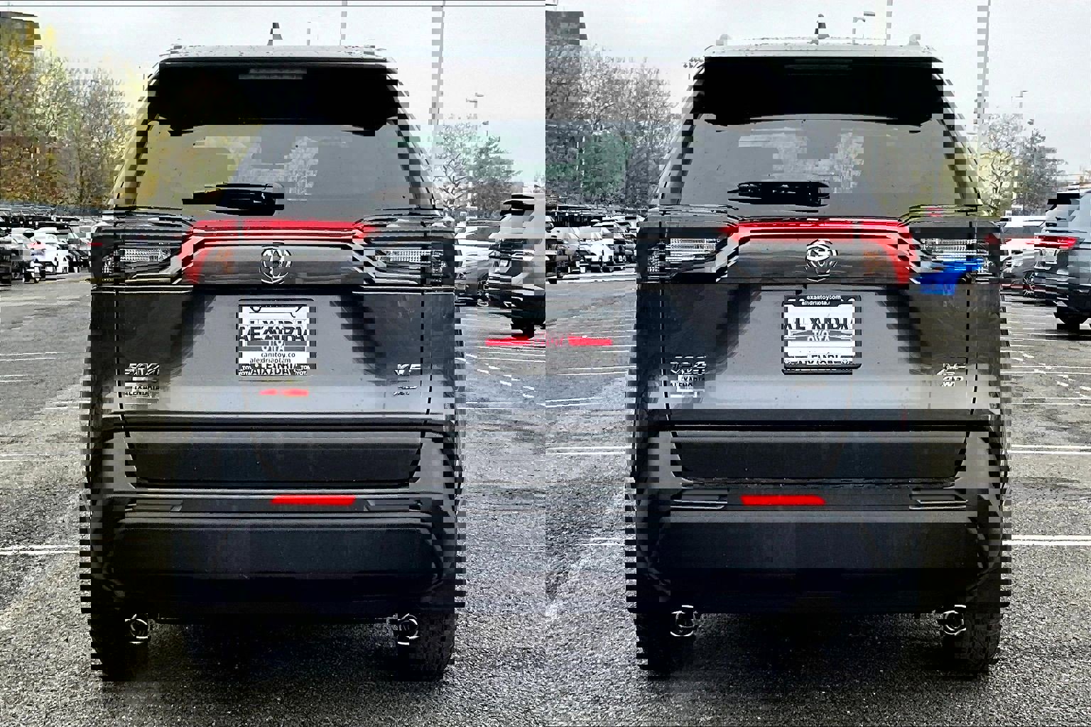 Used 2023 Toyota RAV4 XLE Premium image 4