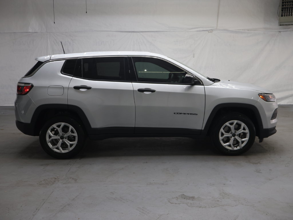 Used 2025 Jeep Compass Sport AWD/4WD image 8