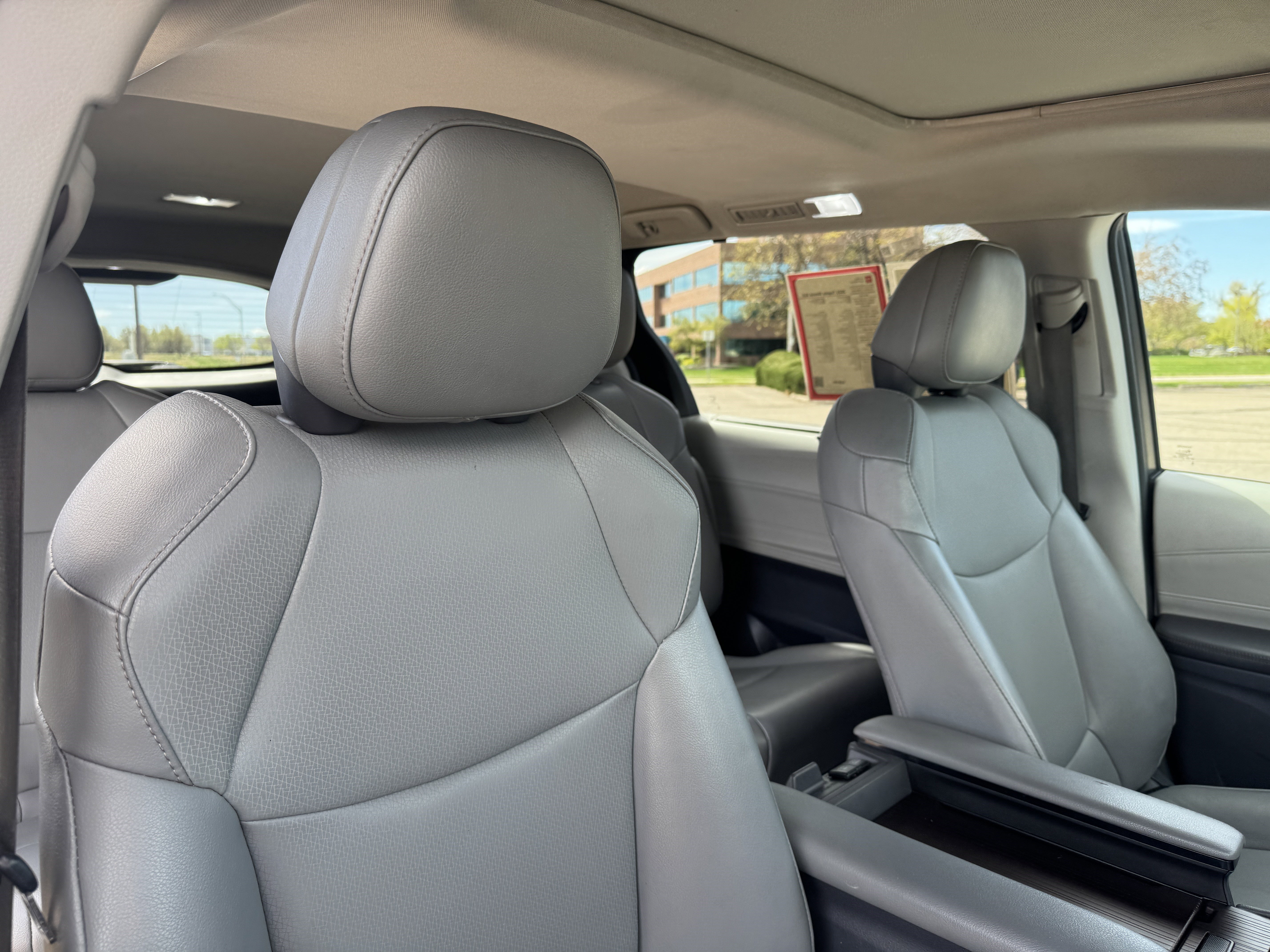 Used 2021 Toyota Sienna XLE w/ XLE Plus Package image 20