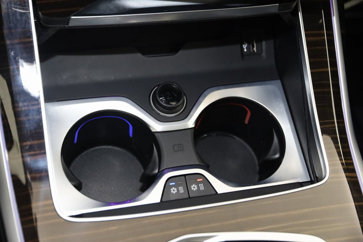 Used 2023 BMW X7 M60i w/ Executive Package image 39