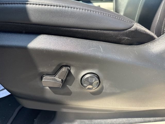 Used 2024 Chrysler Pacifica Touring-L FWD image 13