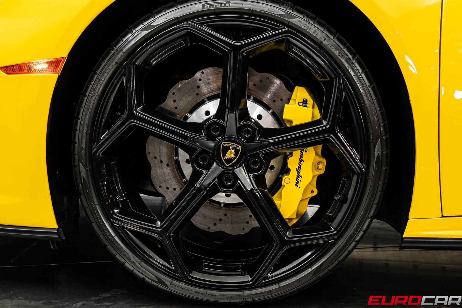 Used 2021 Lamborghini Huracan EVO RWD image 23