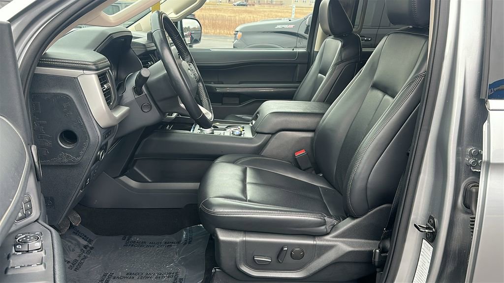 Used 2024 Ford Expedition XLT image 13