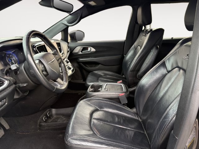 Used 2018 Chrysler Pacifica Touring-L Plus FWD image 9
