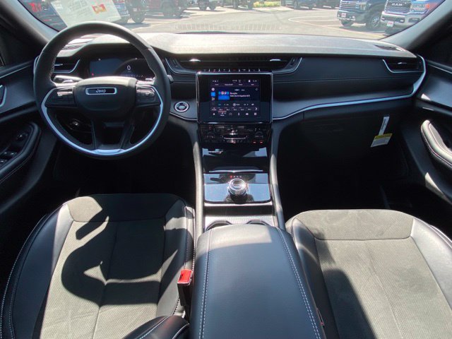 Used 2025 Jeep Grand Cherokee L Altitude AWD/4WD image 26