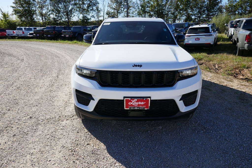 New 2025 Jeep Grand Cherokee Altitude image 8