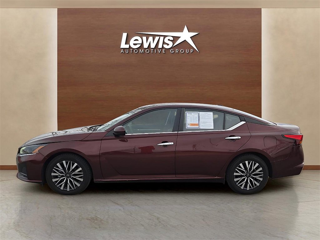 Used 2023 Nissan Altima 2.5 SV image 2