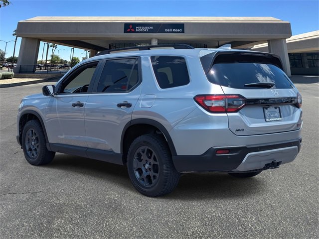 Used 2025 Honda Pilot TrailSport image 4