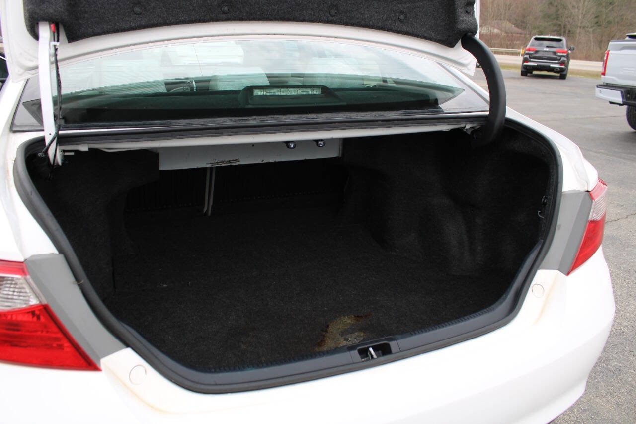 Used 2016 Toyota Camry LE image 33