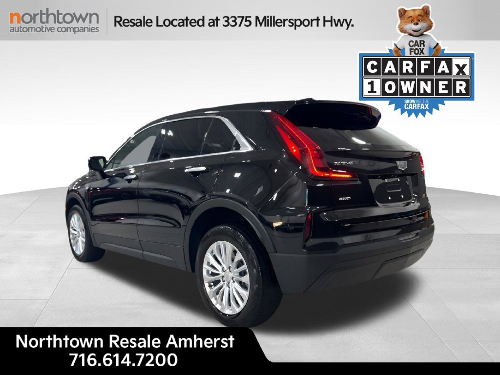 Used 2024 Cadillac XT4 Luxury w/ Cold Weather Package AWD/4WD image 3