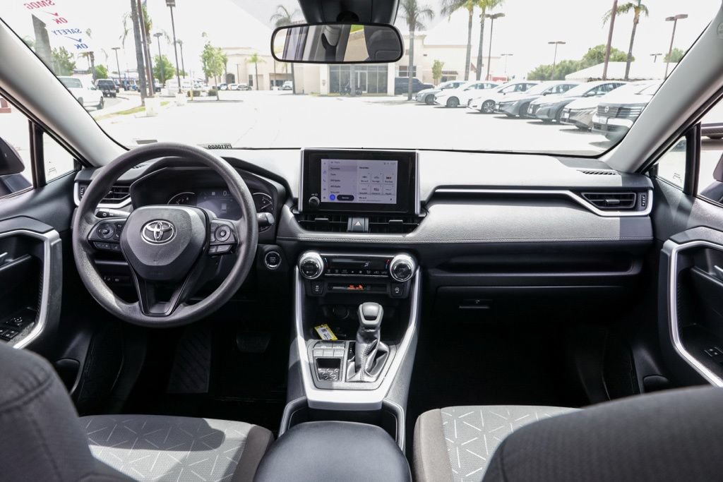 Used 2025 Toyota RAV4 XLE FWD image 26