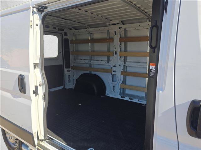 Used 2025 RAM ProMaster 2500 w/ U-Haul Equipment Group FWD image 19