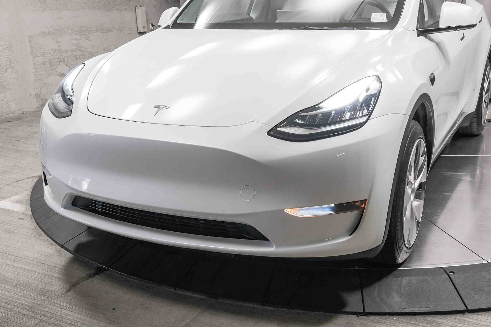 Used 2023 Tesla Model Y AWD image 11